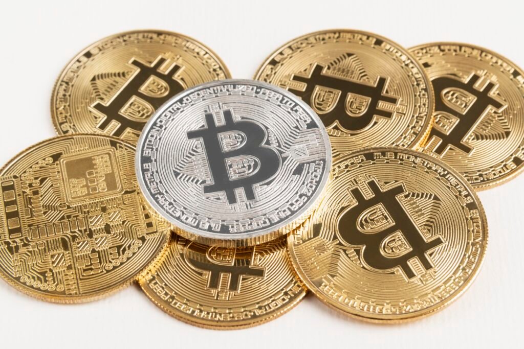 CRIPTOMOEDA-1024x683 Bitcoin: O que é e como funciona essa moeda digital?
